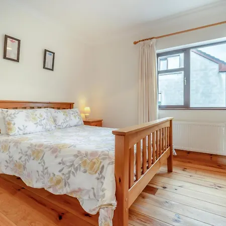 4 Bed In Inch Oc-ii11636 * Caheracruttera