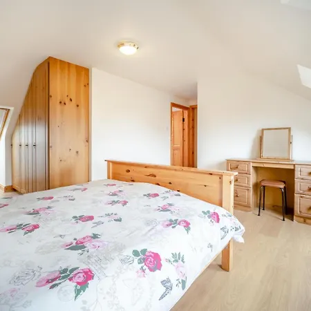 4 Bed In Inch Oc-ii11636 Holiday home